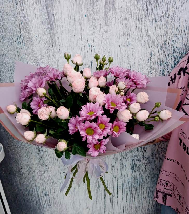 Букет цветов из: Розы и Хризантемы в Абраме-Тюбе