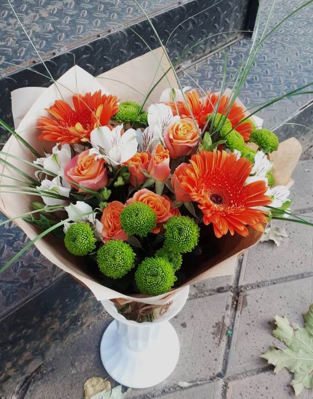 Букет цветов из: Герберы, Хризантемы, Альстромерии и Розы в Абраме-Тюбе