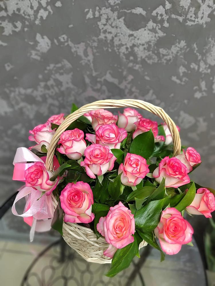 Цветочная композиция из Розы в корзине в Абраме-Тюбе