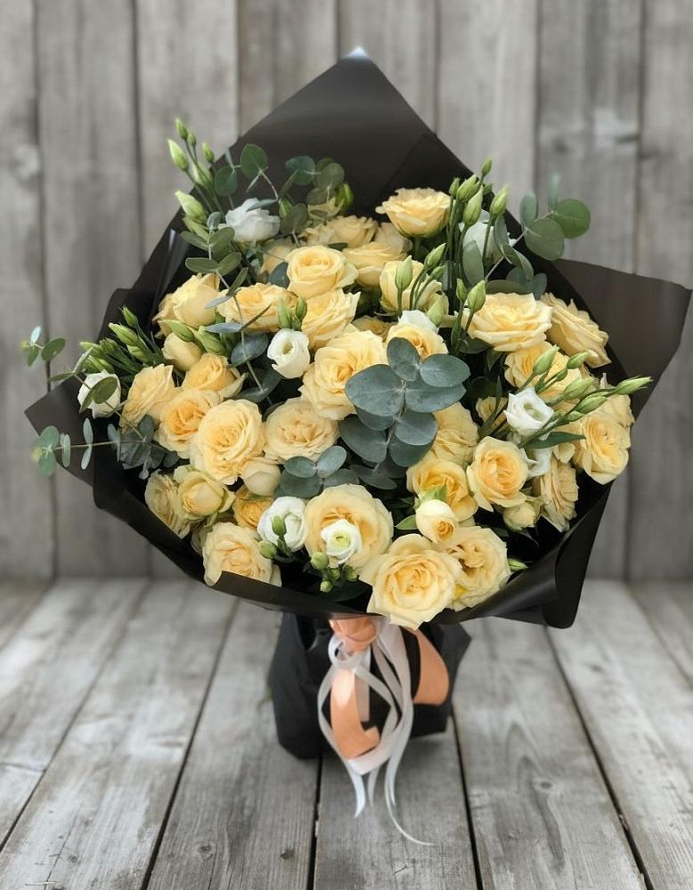 Букет цветов из: Розы и Лизиантусы в Абраме-Тюбе