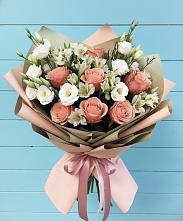 Букет цветов из:  Розы, Альстромерии и Лизиантусы в Абраме-Тюбе