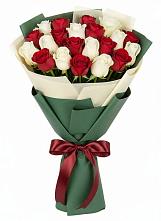 Букет Микс из красных и белых роз в Абраме-Тюбе