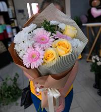 Букет цветов из:  Герберы, Розы и Хризантемы в Абраме-Тюбе
