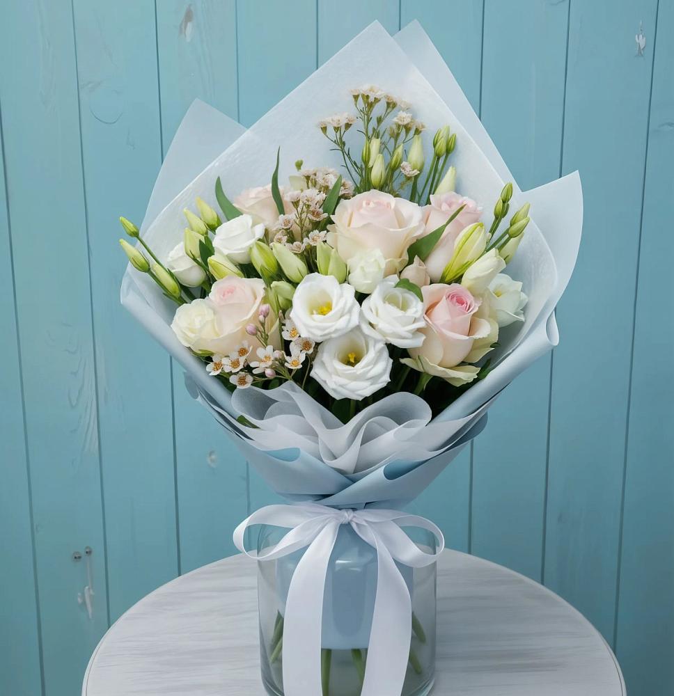 Букет цветов из: Розы и Лизиантусы в Абраме-Тюбе