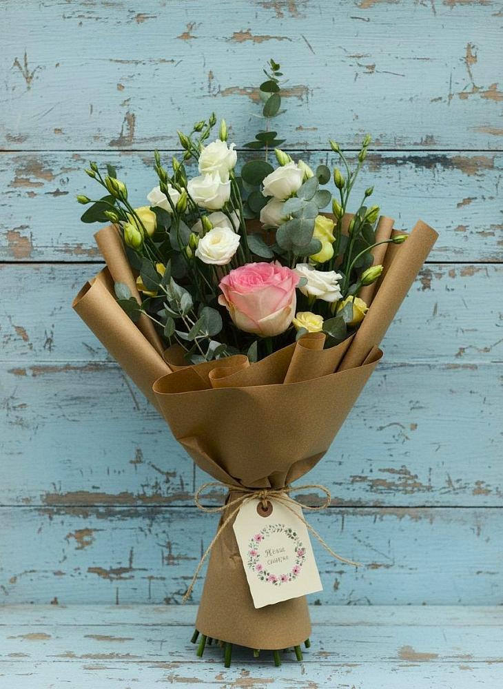 Букет цветов из: Розы и Лизиантусы в Абраме-Тюбе