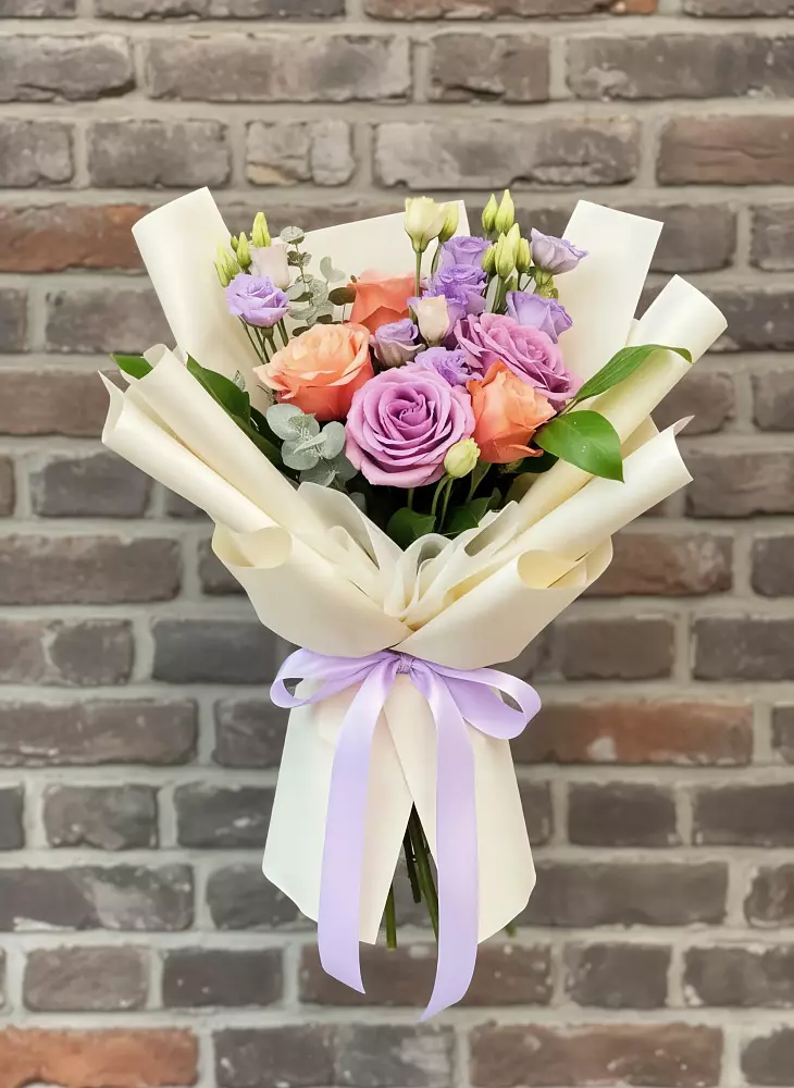 Букет цветов из: Лизиантусы и Розы в Абраме-Тюбе