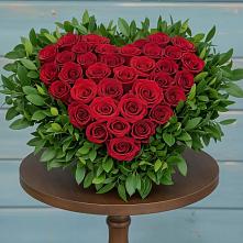 Цветочная композиция из Розы в виде сердца в Абраме-Тюбе