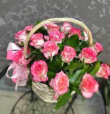 Цветочная композиция из Розы в корзине в Абраме-Тюбе