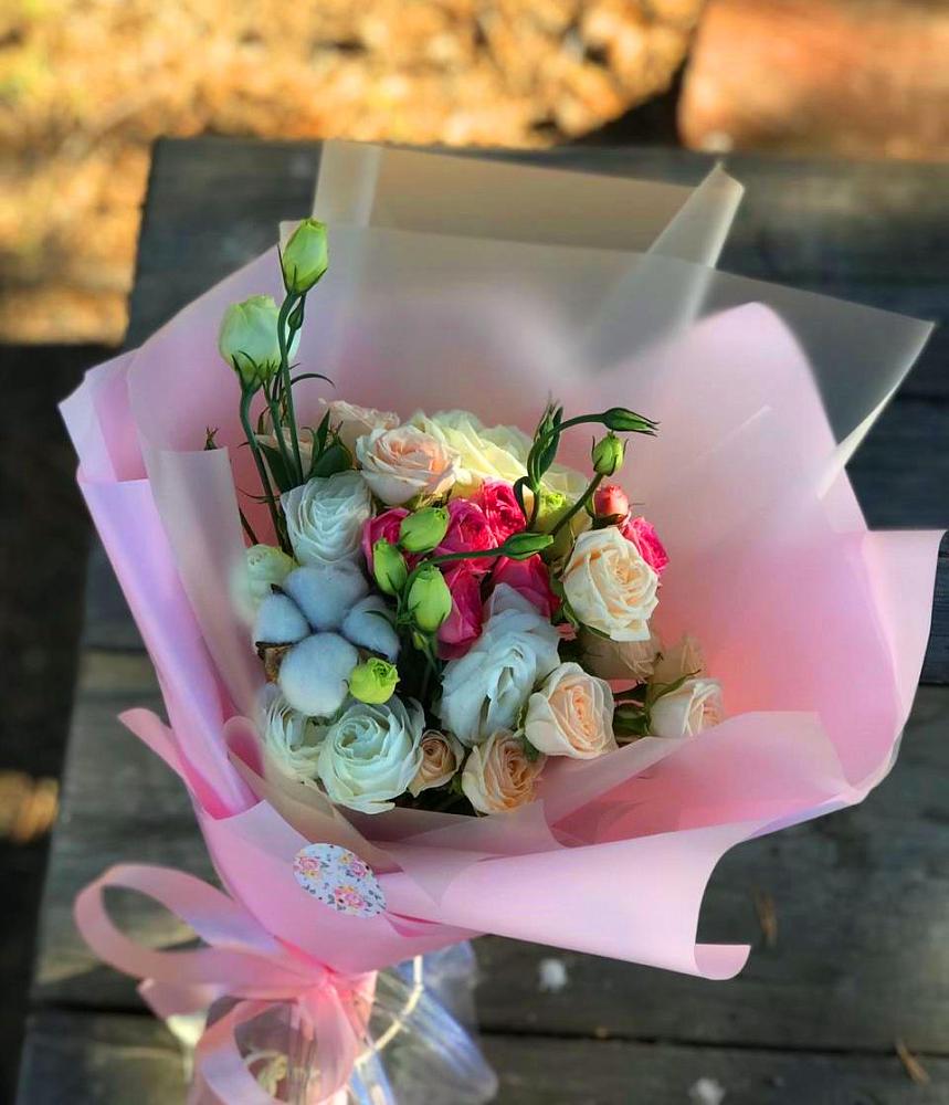 Букет цветов из: Розы и Лизиантусы в Абраме-Тюбе