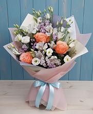 Букет цветов из:  Лизиантусы, Розы, Альстромерии и Гипсофила в Абраме-Тюбе