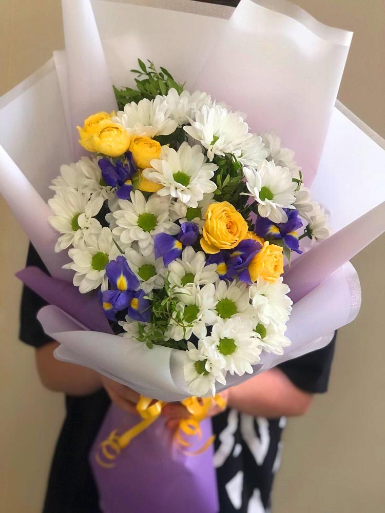Букет цветов из: Ирисы, Хризантемы и Розы в Абраме-Тюбе