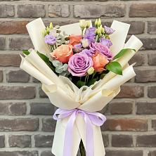 Букет цветов из:  Лизиантусы и Розы в Абраме-Тюбе