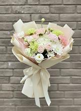 Букет цветов из:  Гвоздики, Розы, Лизиантусы и Хризантемы в Абраме-Тюбе