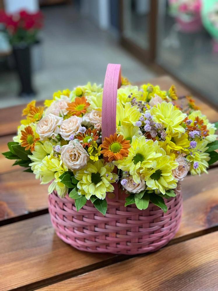Цветочная композиция из Хризантемы и Розы в корзине в Абраме-Тюбе