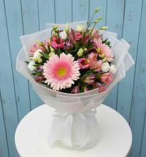Букет цветов из:  Герберы, Альстромерии и Лизиантусы в Абраме-Тюбе