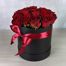Цветочная композиция из Розы в шляпной коробке #REPLACE_PRED# Абраме-Тюбе