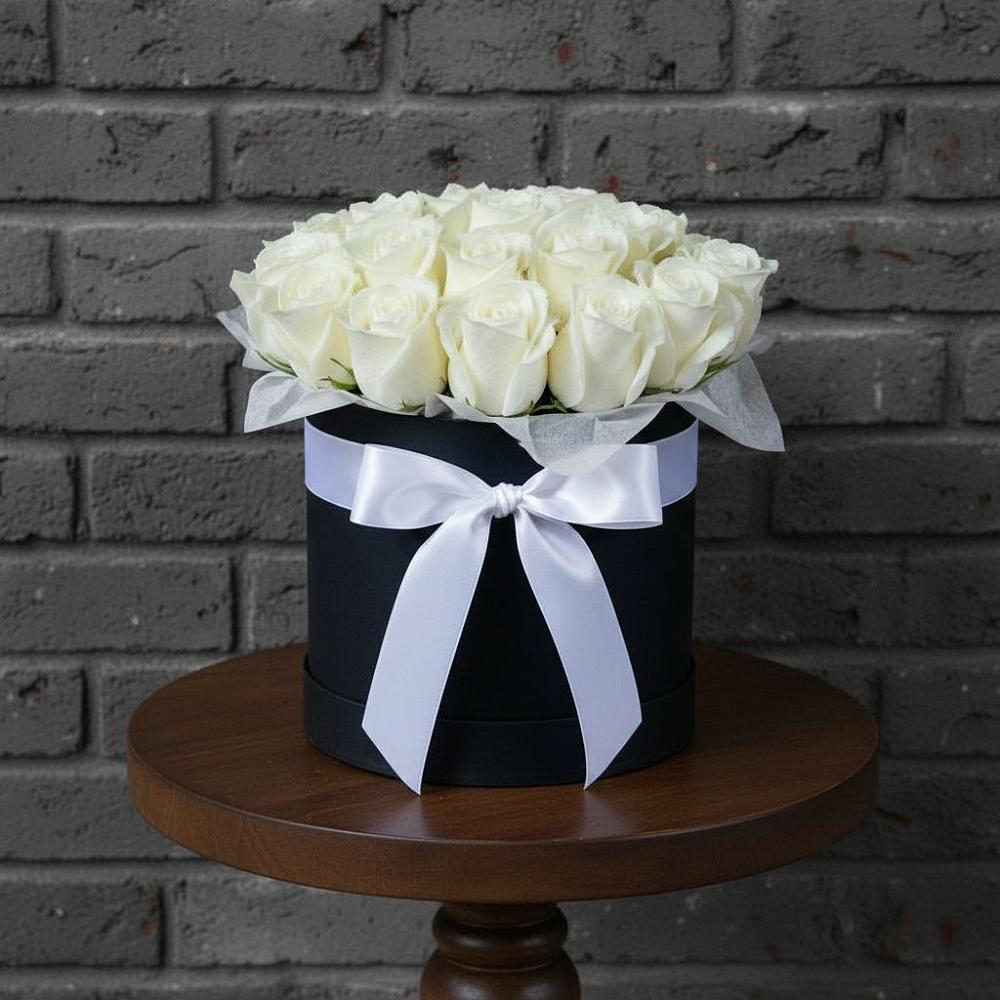 Цветочная композиция из Розы в шляпной коробке в Абраме-Тюбе