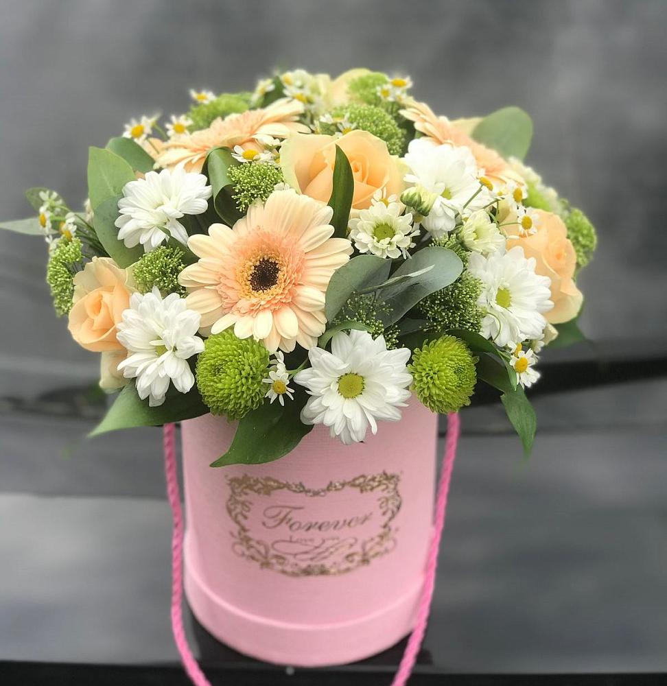 Цветочная композиция из Розы, Герберы и Хризантемы в шляпной коробке в Абраме-Тюбе