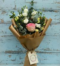 Букет цветов из:  Розы и Лизиантусы в Абраме-Тюбе