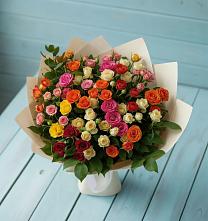 Букет Микс из разноцветных кустовых роз в Абраме-Тюбе